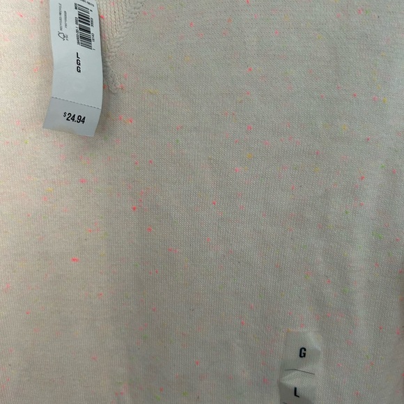 Beautiful lightweight sweater from Old Navy size large - Picture 2 of 9